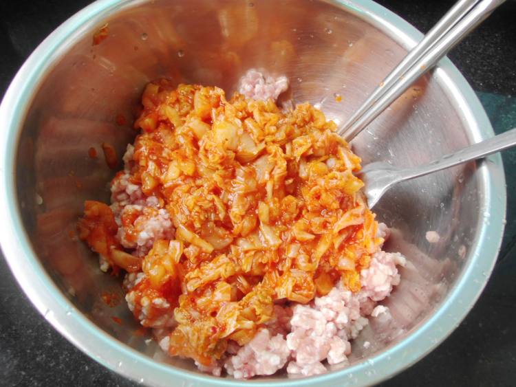 泡菜饺子步骤2