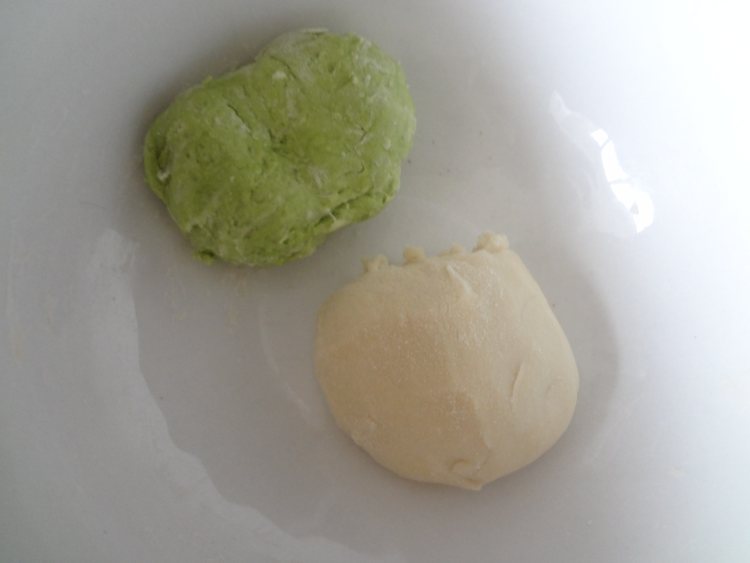 猪肉平菇青菜双色饺子步骤1