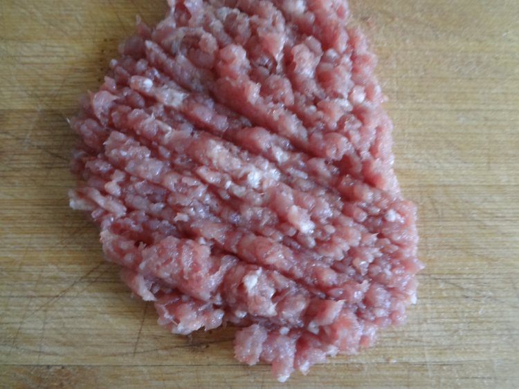猪肉平菇青菜双色饺子步骤2