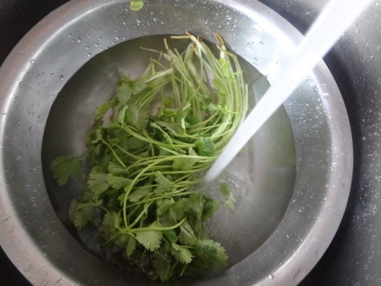 猪肉香菜饺子步骤3