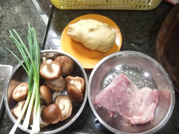 黄金香菇猪肉饺子步骤1