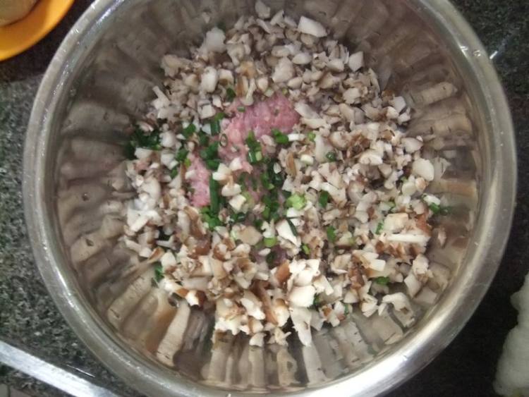 黄金香菇猪肉饺子步骤4