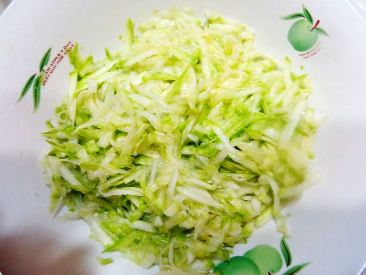 猪肉角瓜馅饺子步骤2
