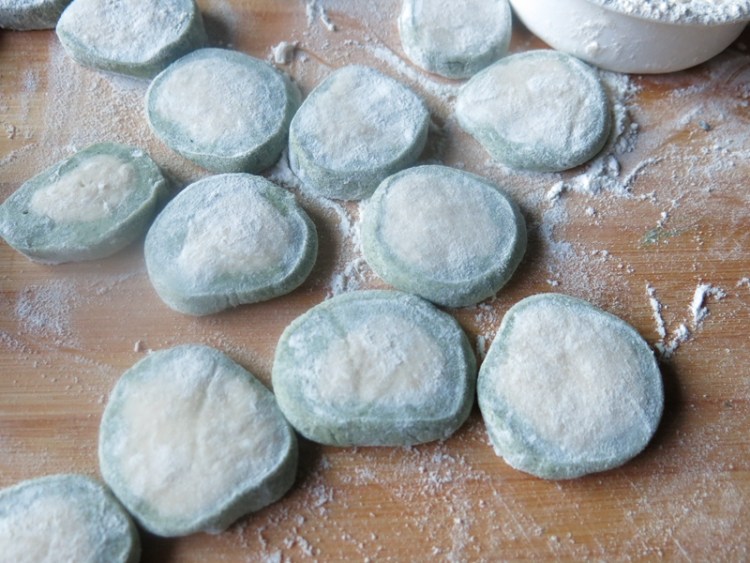 海鲜菇烫面蒸饺步骤13