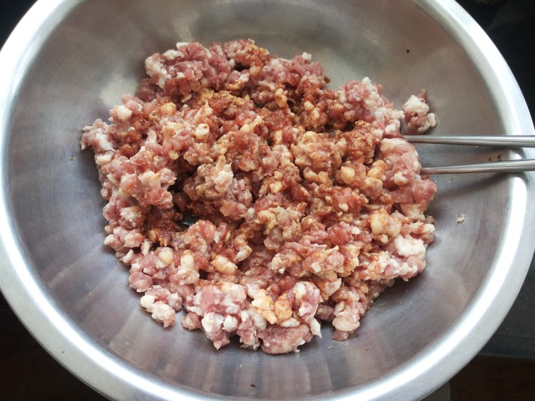 韭菜虾仁饺子步骤1