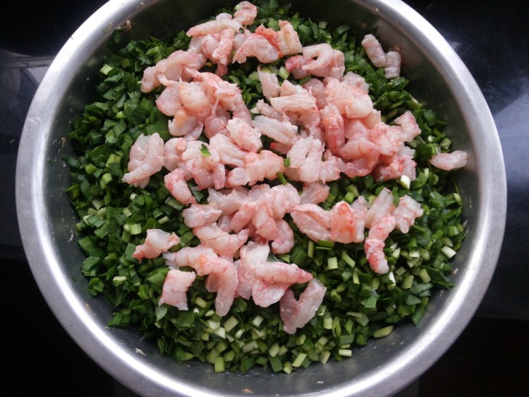 韭菜虾仁饺子步骤7
