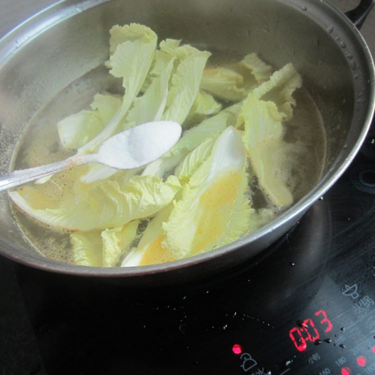白菜南粉煮饺子步骤8