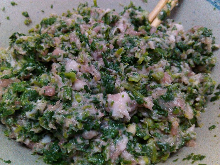 荠菜猪肉饺步骤1