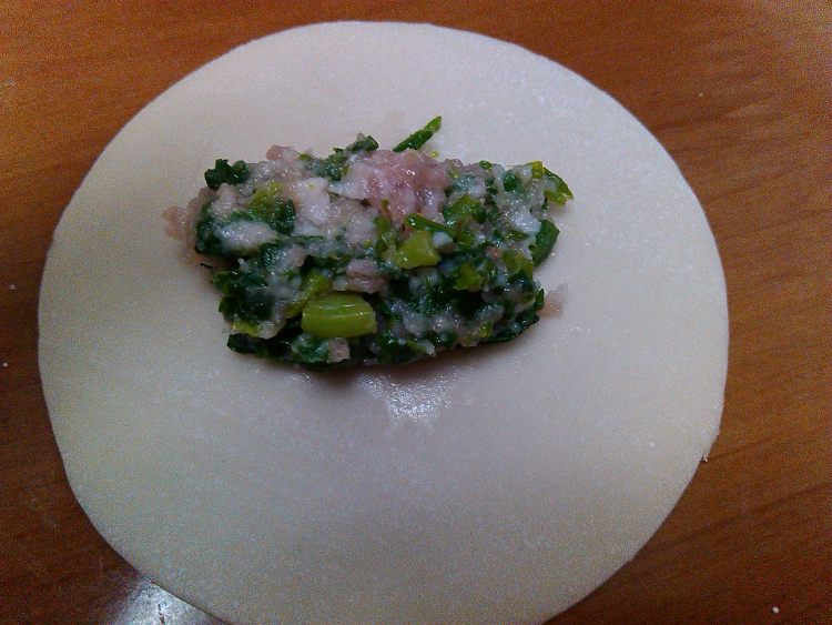 荠菜猪肉饺步骤3