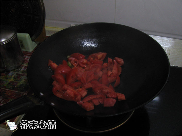 番茄木耳烩饺子步骤3