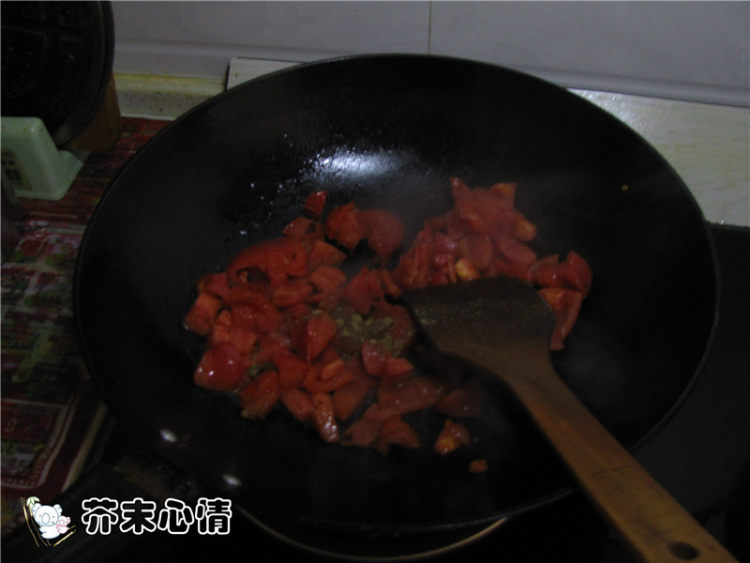番茄木耳烩饺子步骤4