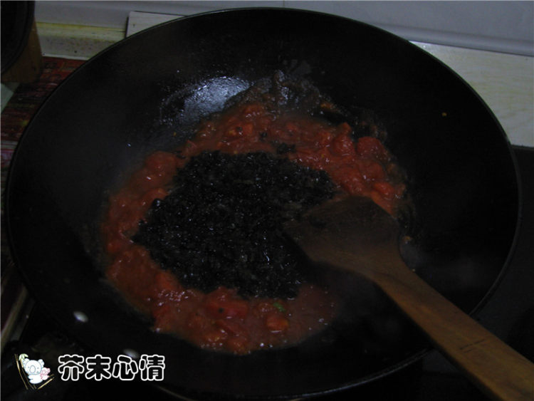 番茄木耳烩饺子步骤6
