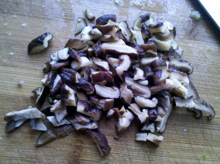 香菇芹菜鲜肉饺步骤4