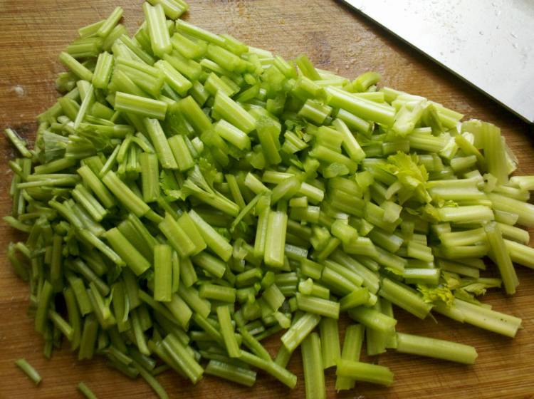 香菇芹菜鲜肉饺步骤3