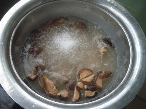 香菇玉米胡萝卜饺子步骤2