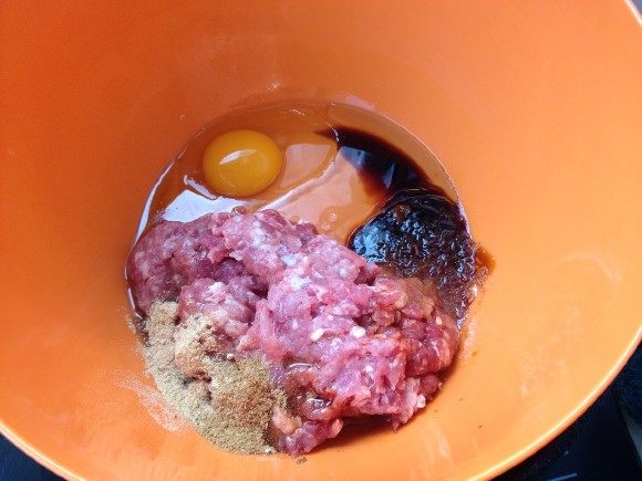 韭菜猪肉馅饺子步骤1
