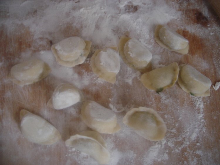 酸汤红油水饺步骤1