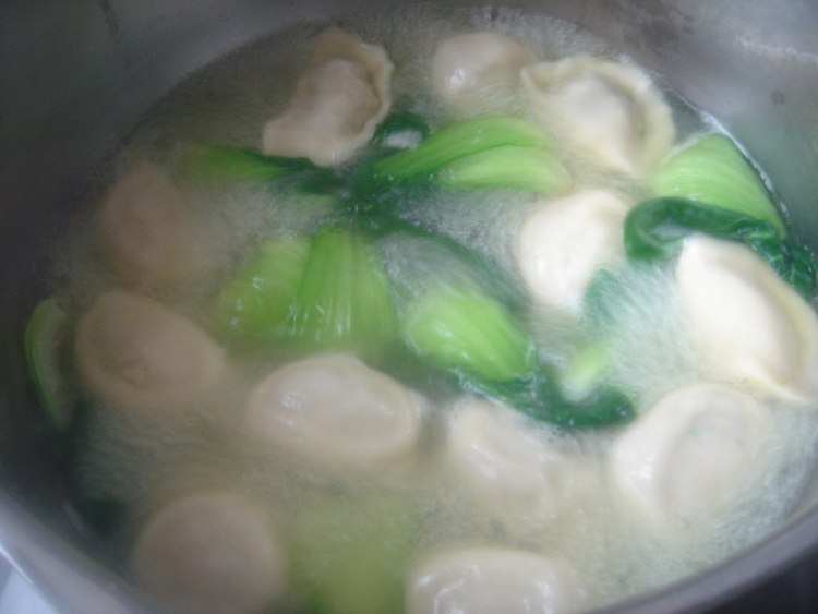 酸汤红油水饺步骤4
