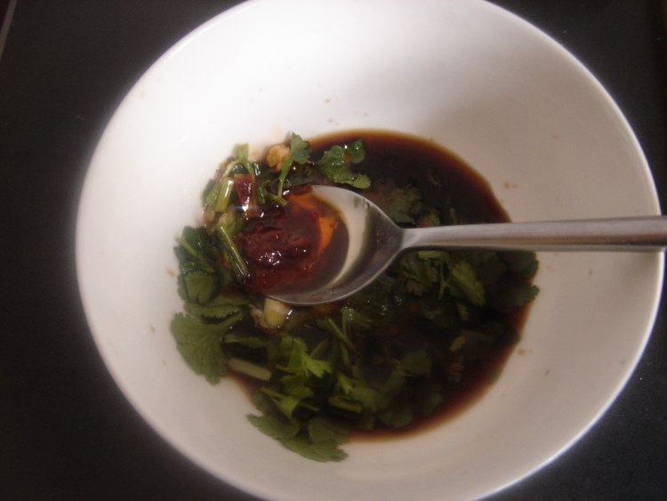 酸汤红油水饺步骤5