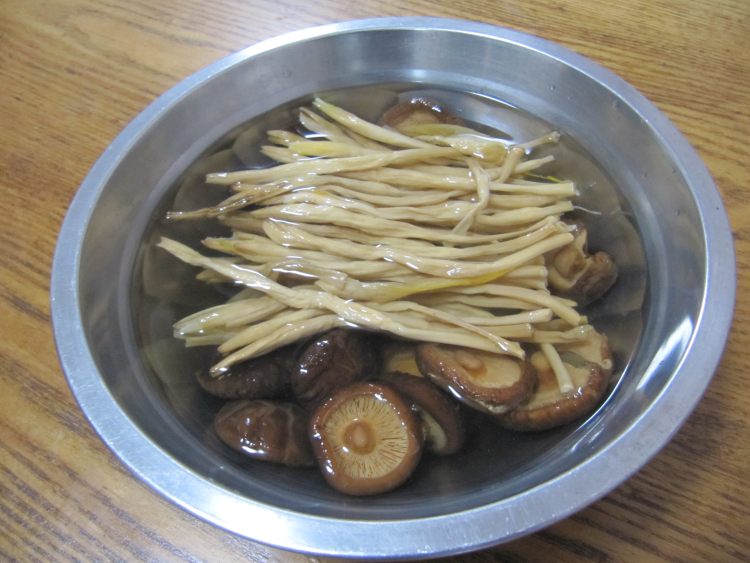 什锦素水饺步骤1