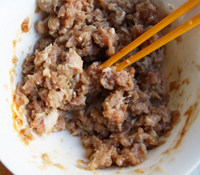 肉三鲜蒸饺步骤3