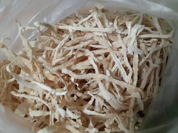 干萝卜条里脊饺子步骤1