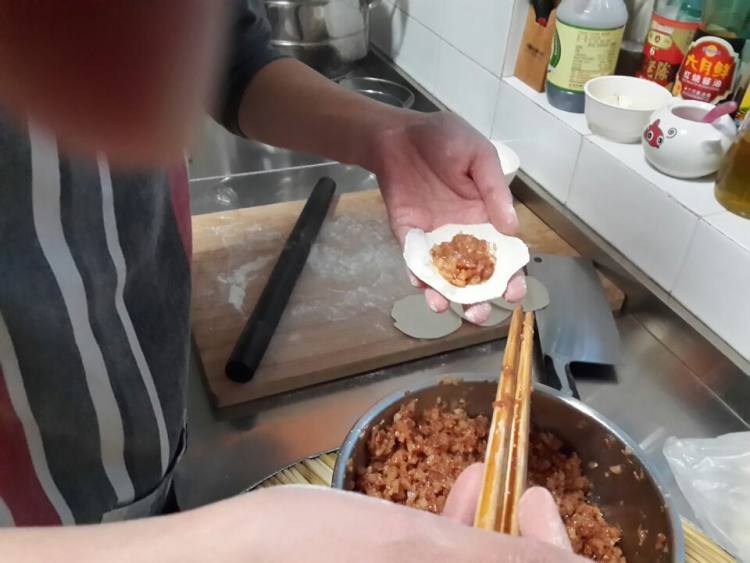 干萝卜条里脊饺子步骤5
