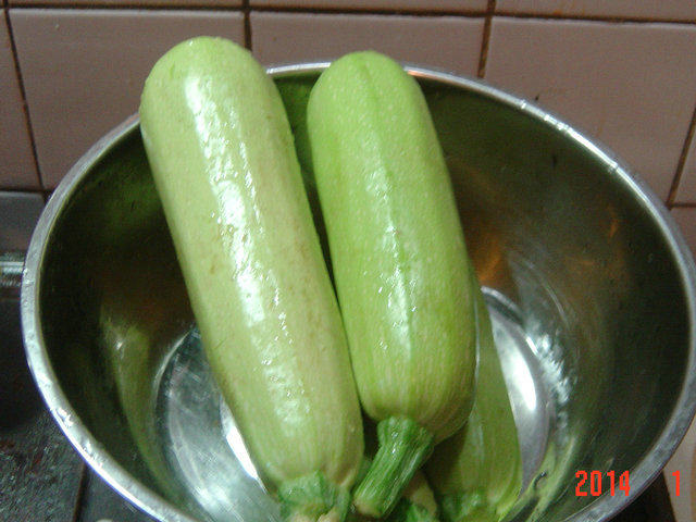 角瓜虾仁蒸饺步骤1