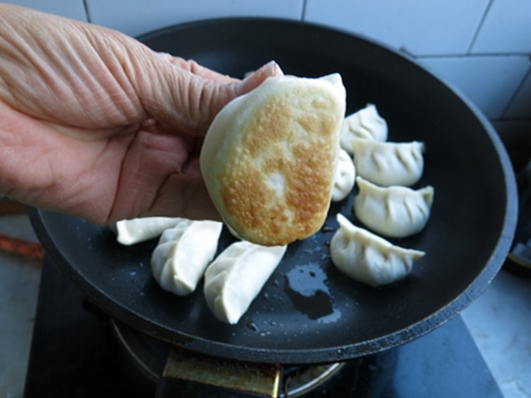 西葫芦韭菜冰花煎饺步骤14