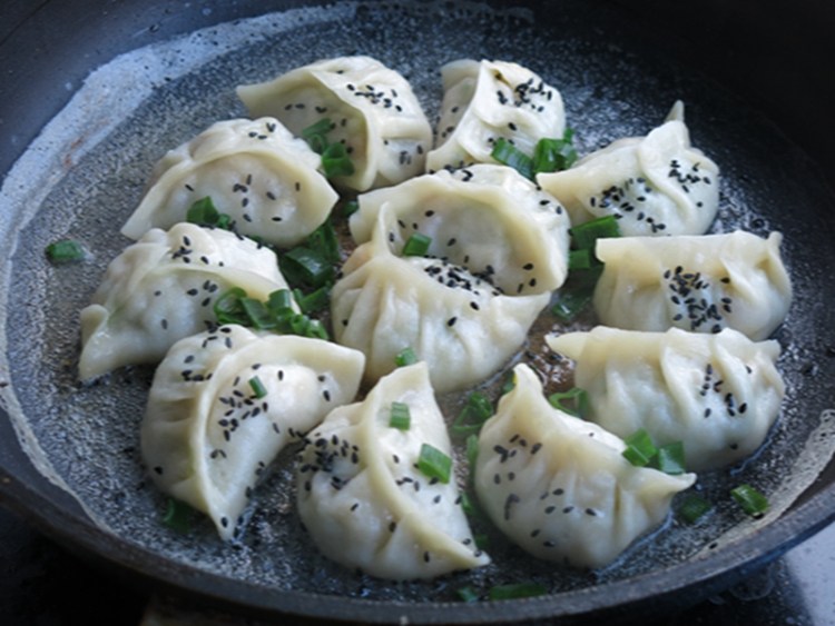 西葫芦韭菜冰花煎饺步骤18