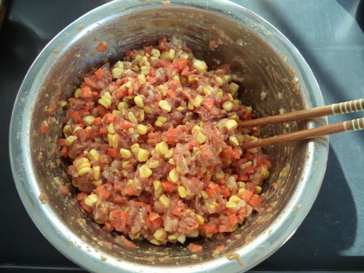 玉米胡萝卜猪肉饺子步骤8
