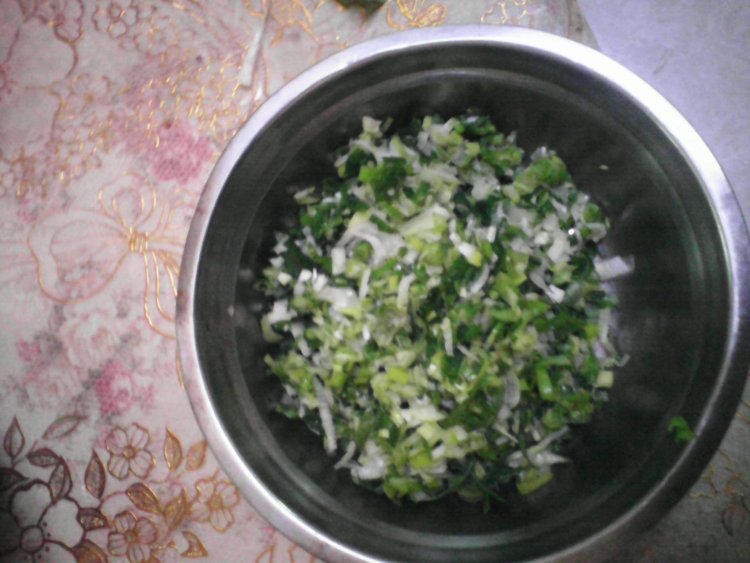 大葱鲜肉饺子步骤2