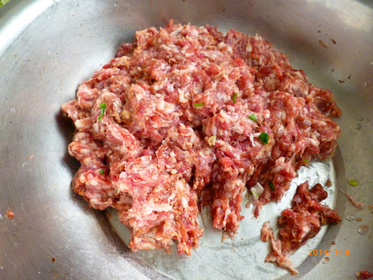猪肉大白菜饺子步骤1