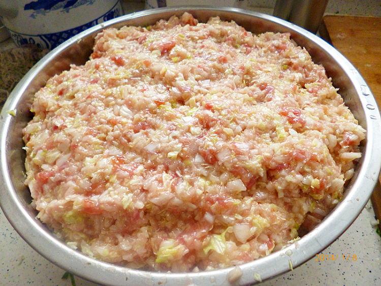 猪肉大白菜饺子步骤3