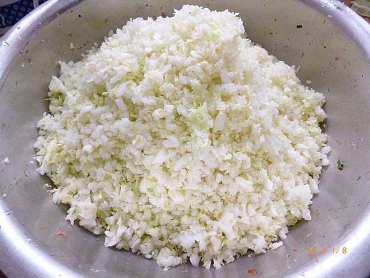 猪肉大白菜饺子步骤2