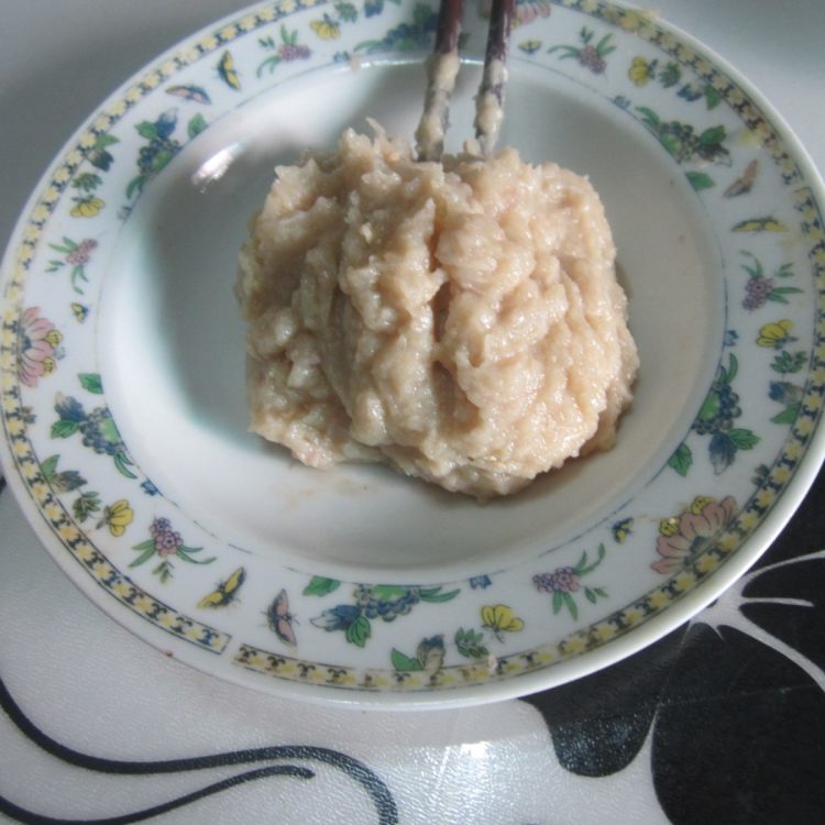 莴笋鱼泥饺子步骤3