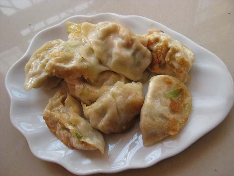 油煎水饺步骤5