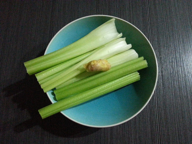 鲜菇芹菜猪肉水饺步骤3