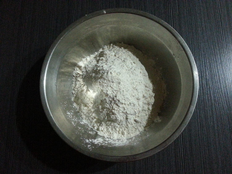 鲜菇芹菜猪肉水饺步骤1