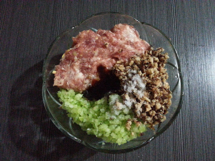 鲜菇芹菜猪肉水饺步骤6