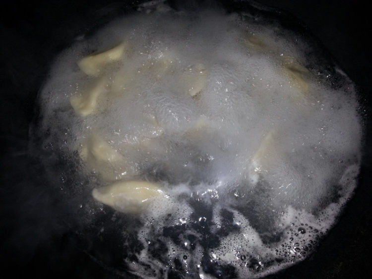 鲜菇芹菜猪肉水饺步骤13