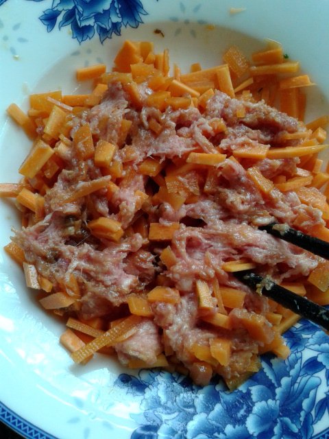 红萝卜猪肉饺子步骤6
