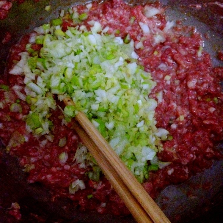 烫面羊肉三鲜蒸饺步骤3