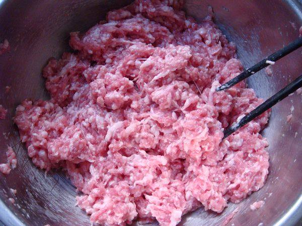 大肉萝卜馅煎饺步骤1