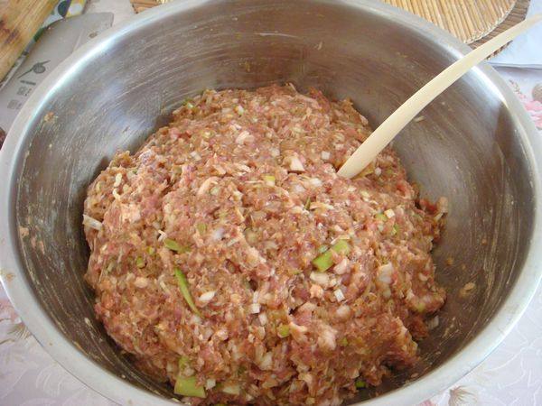 大肉萝卜馅煎饺步骤5