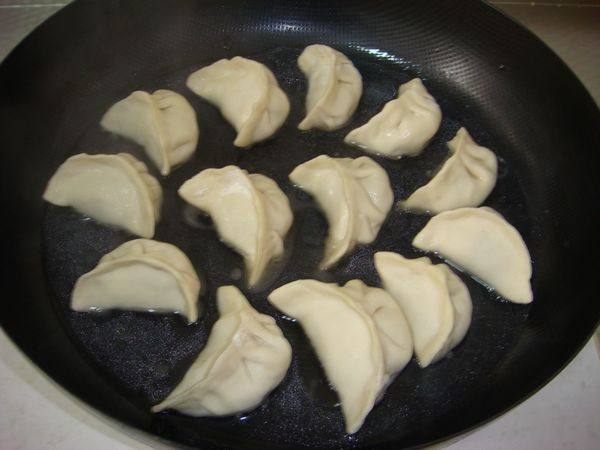大肉萝卜馅煎饺步骤10