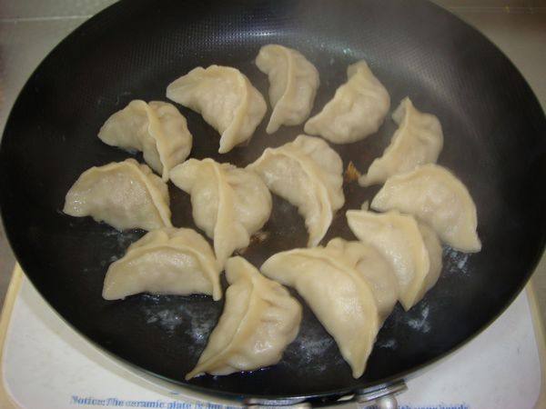 大肉萝卜馅煎饺步骤11