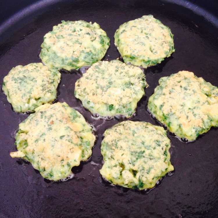荠菜鸡蛋喧饼步骤10