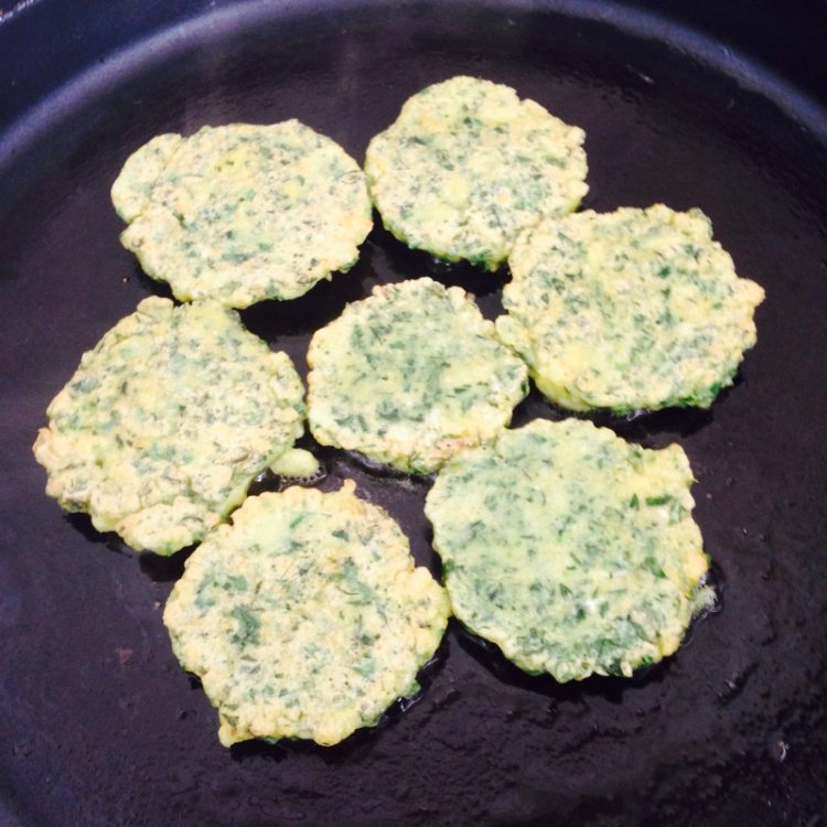 荠菜鸡蛋喧饼步骤9