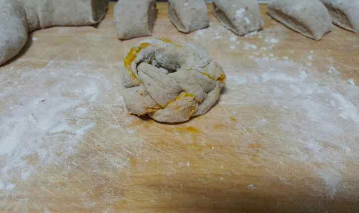 宝宝辅食南瓜辫子包步骤15